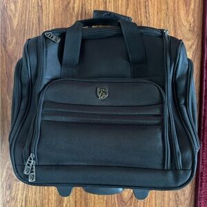 Traveler’s Club 16-Inch Rolling Underseat Carry-On Luggage, Black